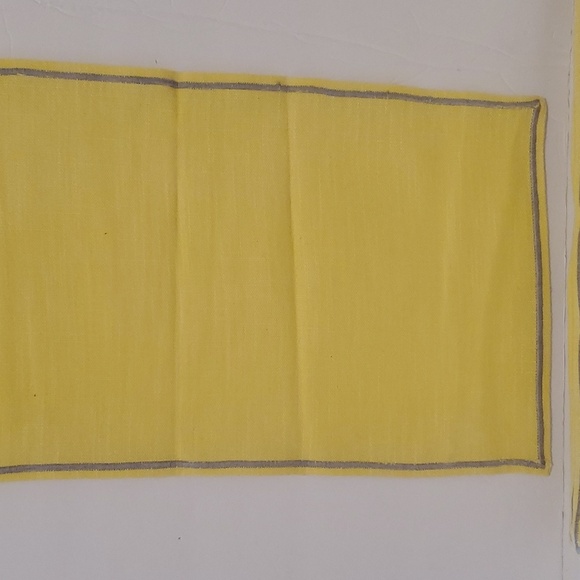 15 Piece Yellow & Gray Linen Placements Runner & Napkins - Picture 6 of 7